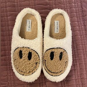 Smiley Face Emoji Slippers 🙂